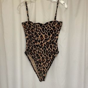 Square neck bodysuit leopard